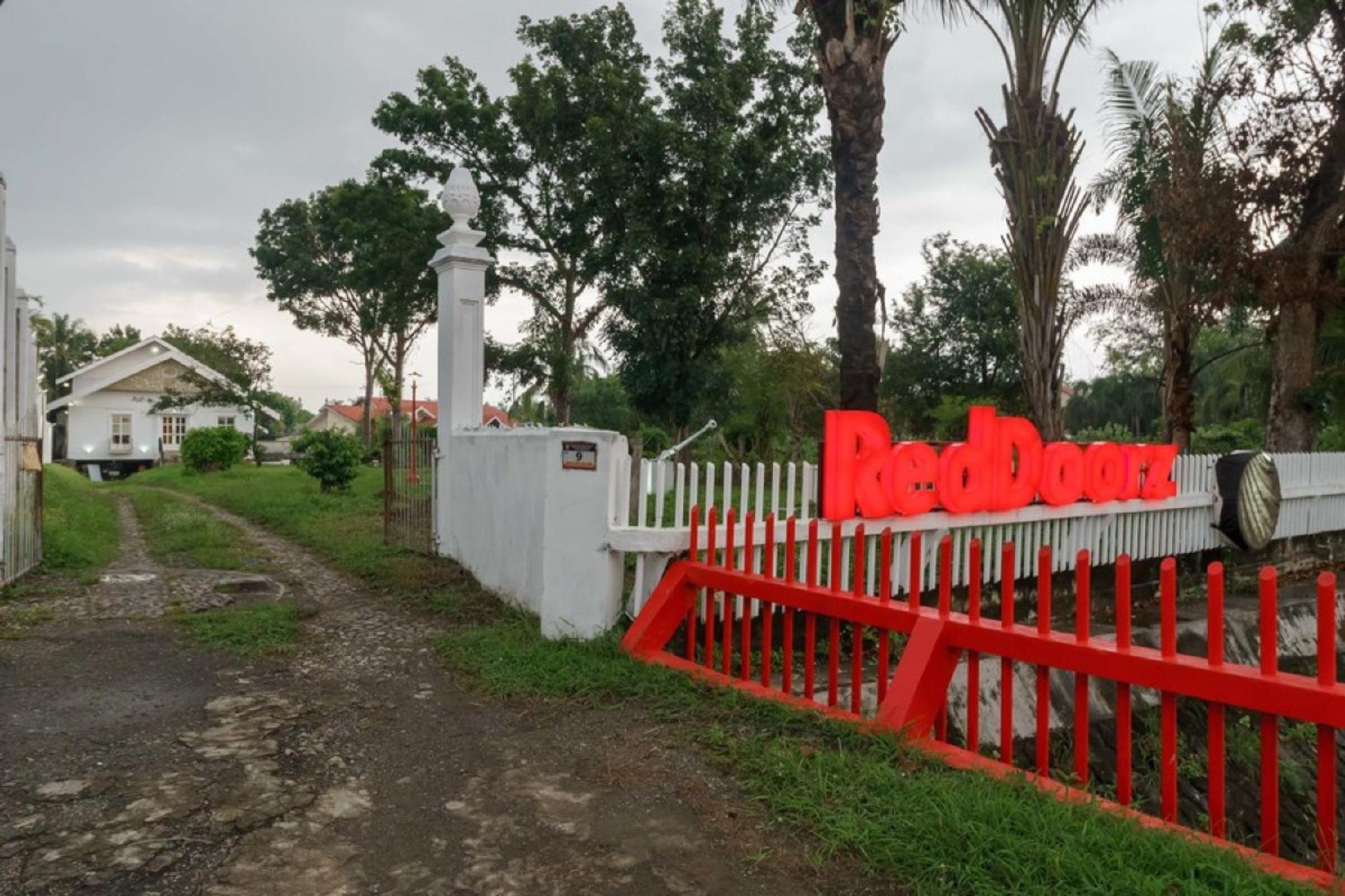 Reddoorz Syariah Near Suzuya Mall Banda Aceh 2 Geutieue Exterior photo